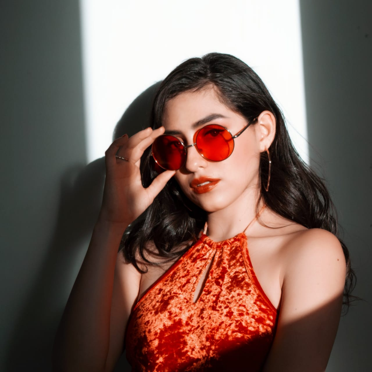 Kasandra Videl presenta su primer EP Gravedad