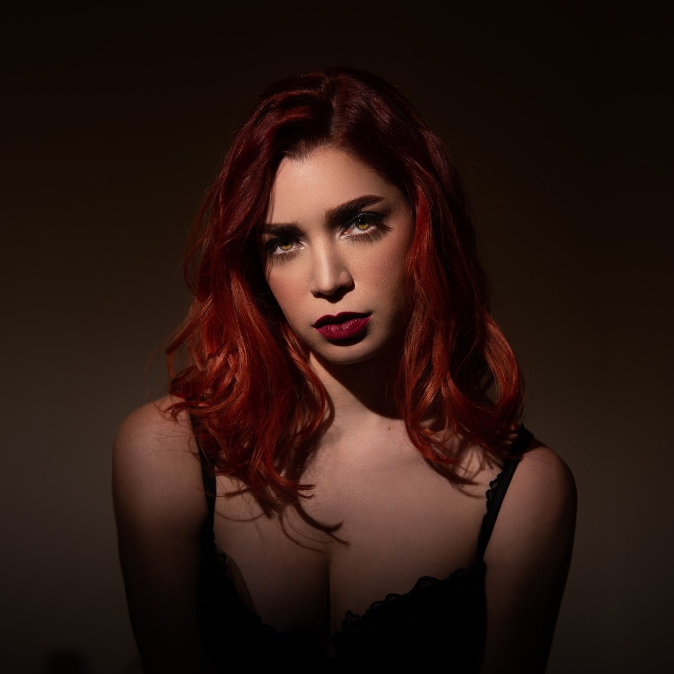 Laura Guevara comparte un nuevo sencillo sexy y tropical