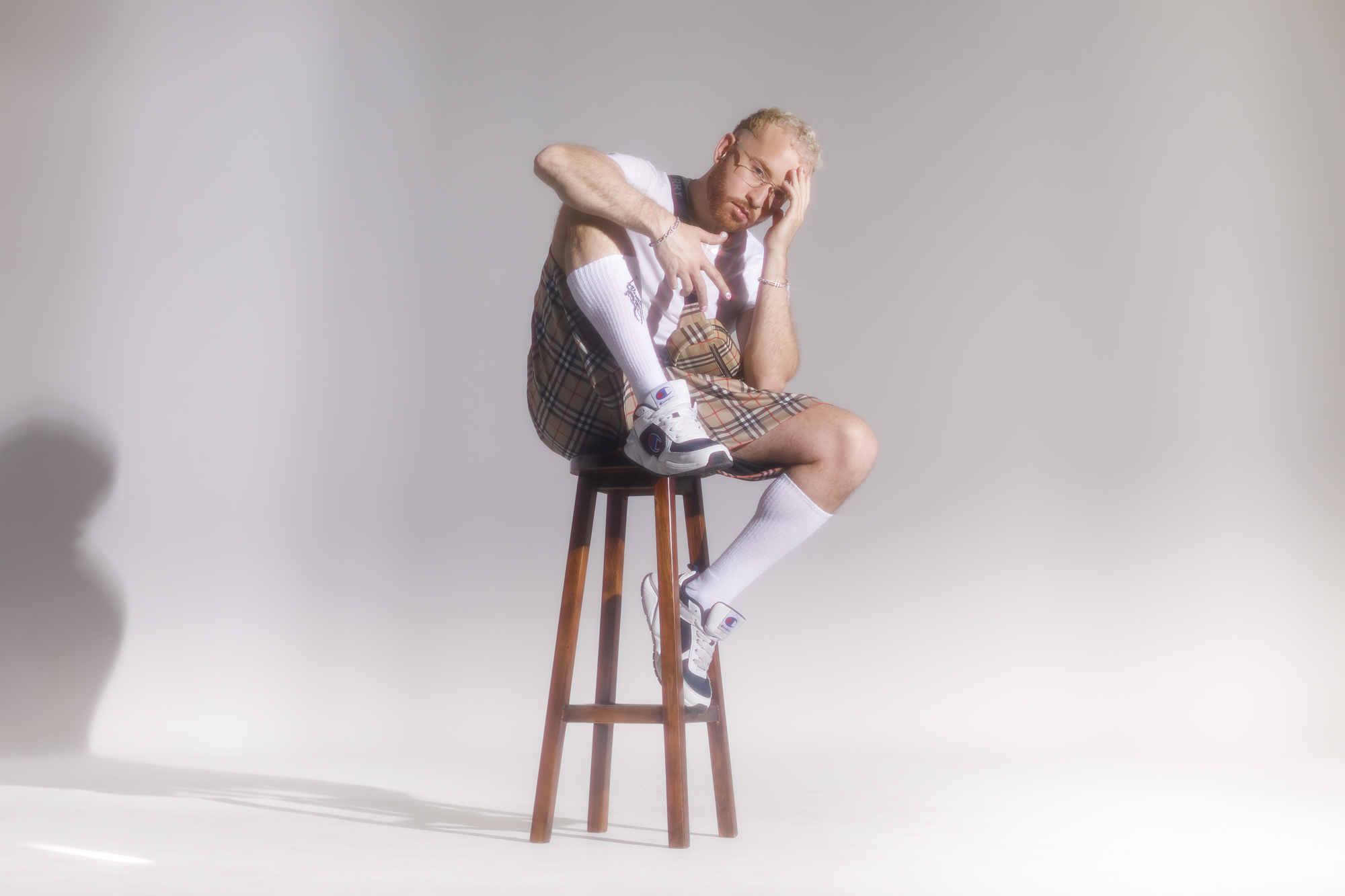 Sobrino estrena «Malos Hábitos» con DUNNOWHO