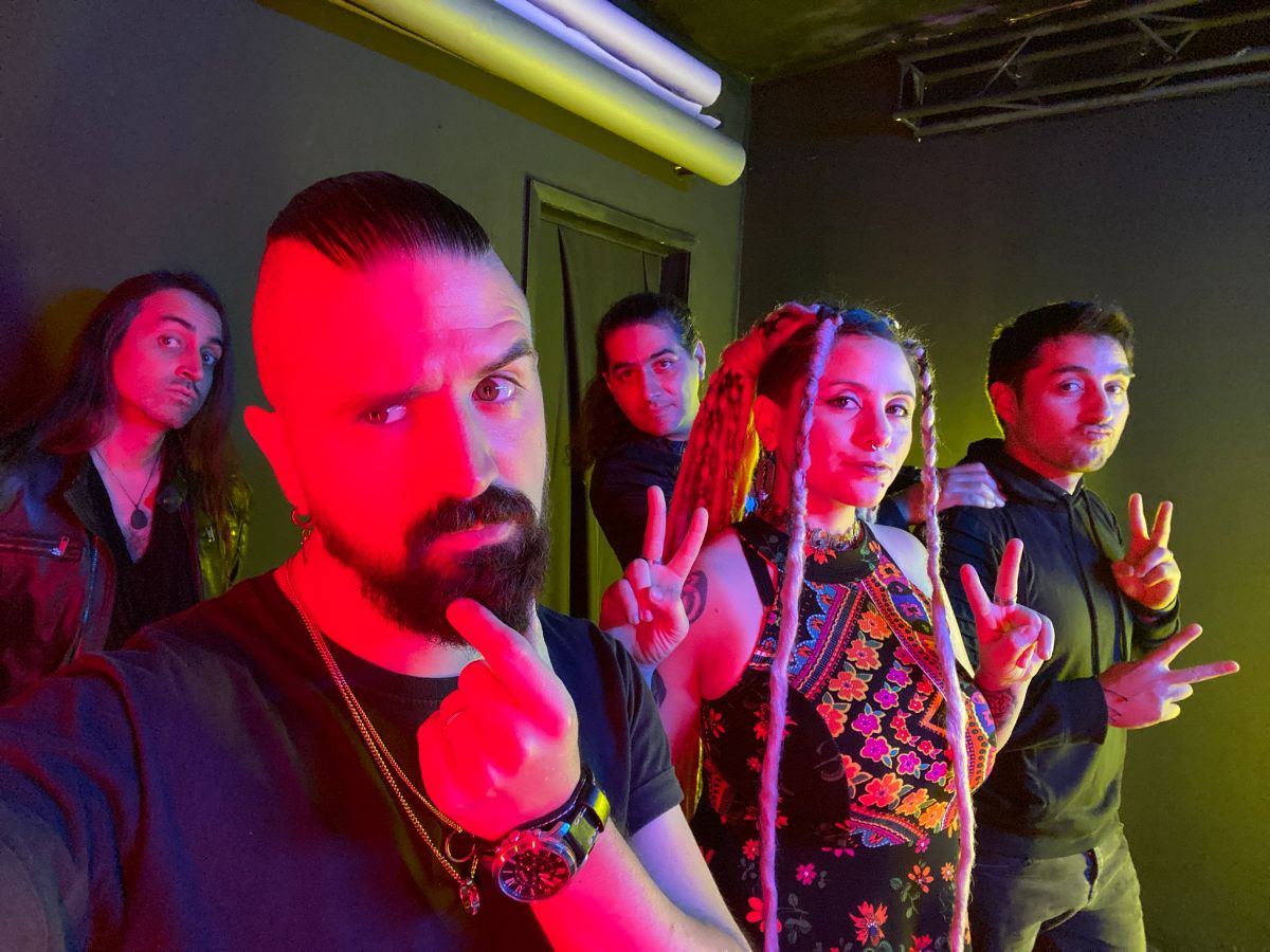 Delta finaliza exitosa gira por México y se prepara para los resultados de los Premios Pulsar en Chile