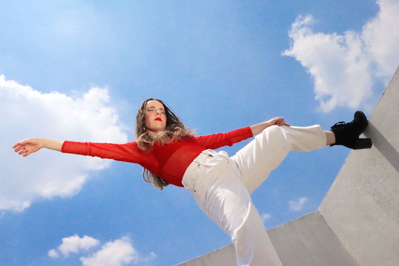 LOLITA DE SOLA ESCUCHA SU NUEVO SENCILLO «NO NECESITO» l Donde el tema principal es el Amor Propio