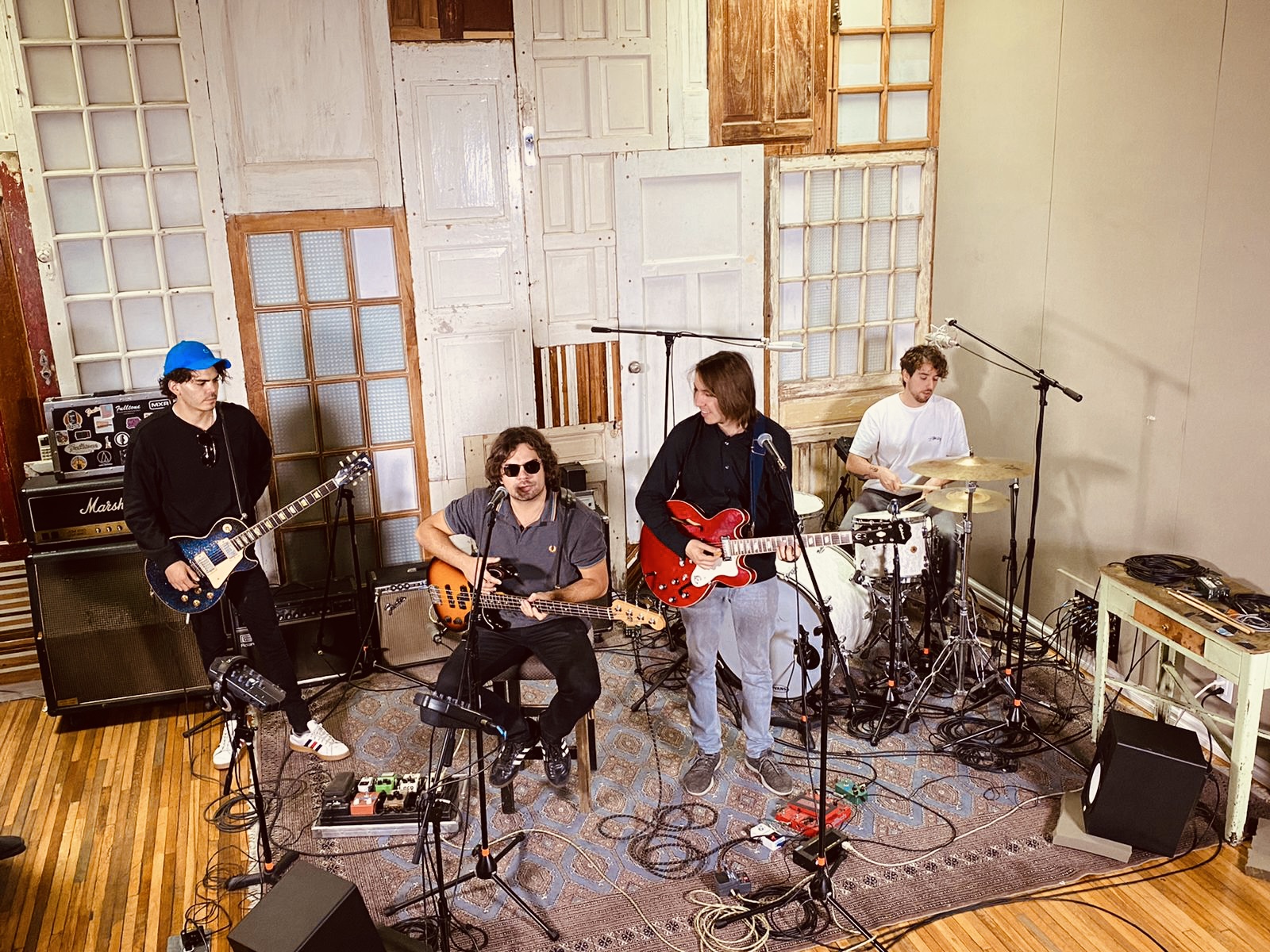 Vigilante estrena «Felicidad», la nueva producción de Phil Vinall