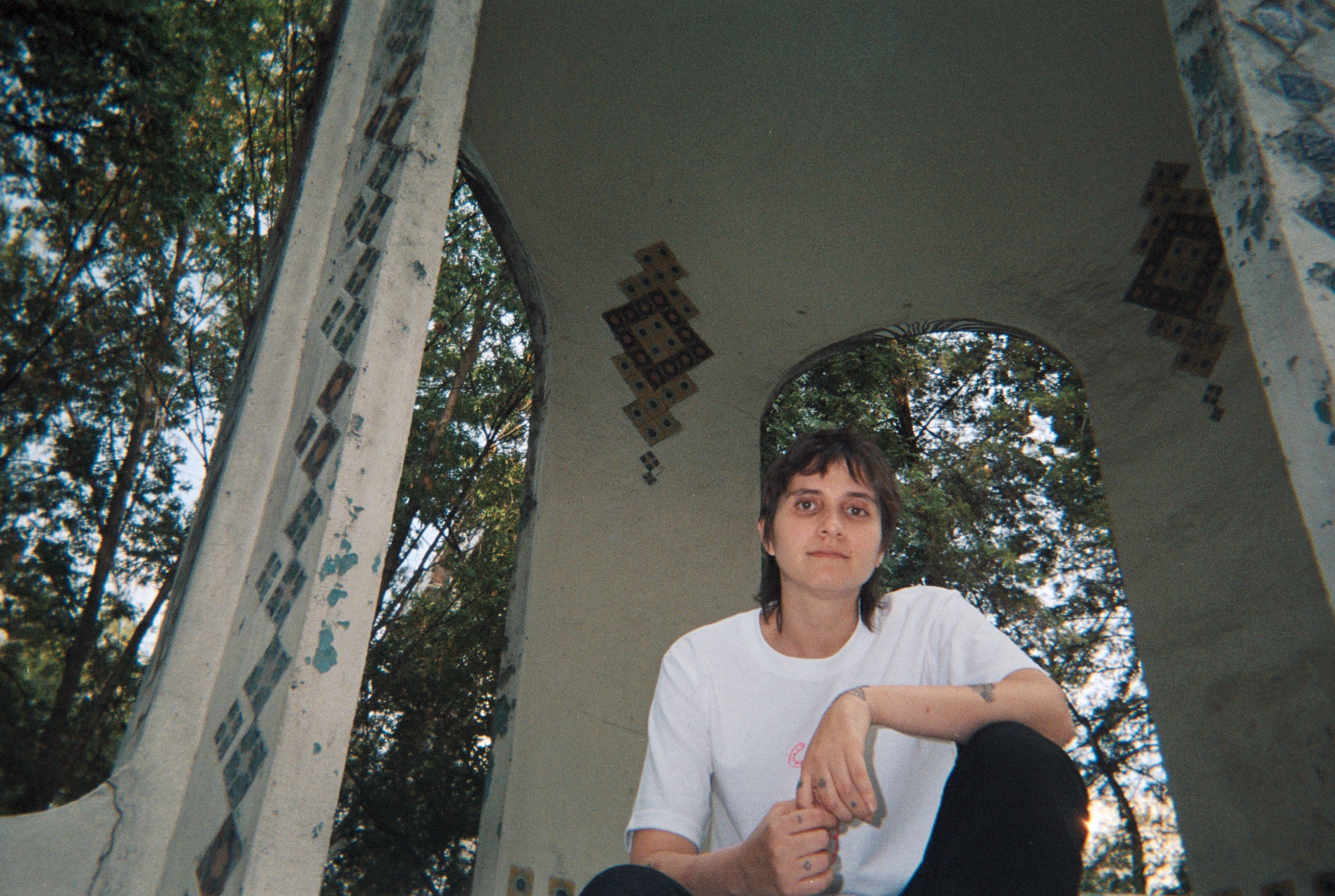 La Infanta de Bernardino llega con su perreo artesanal en el sencillo  «Callejera»