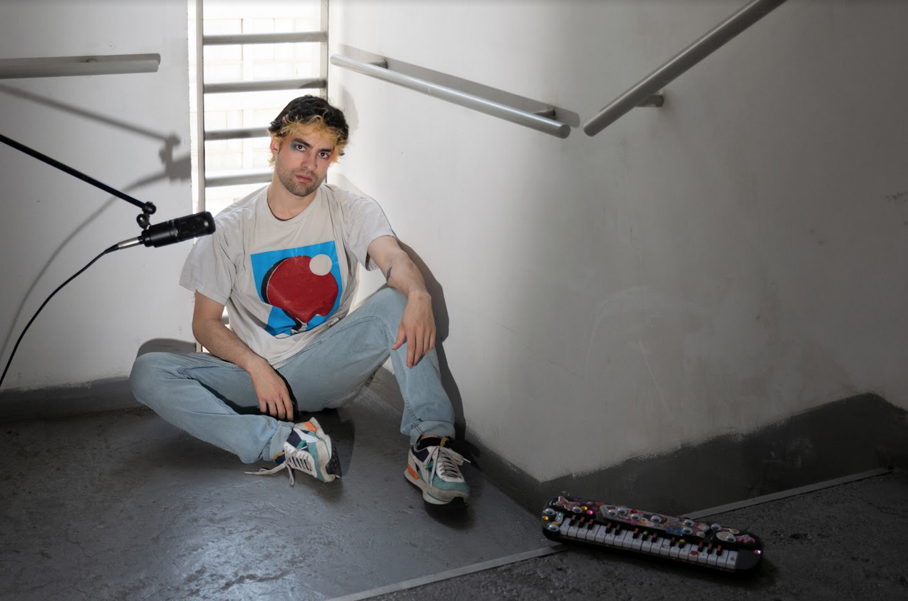 Escucha el nuevo álbum de Mezzanina: «Sobre la soledad y hacer amigos en Internet»