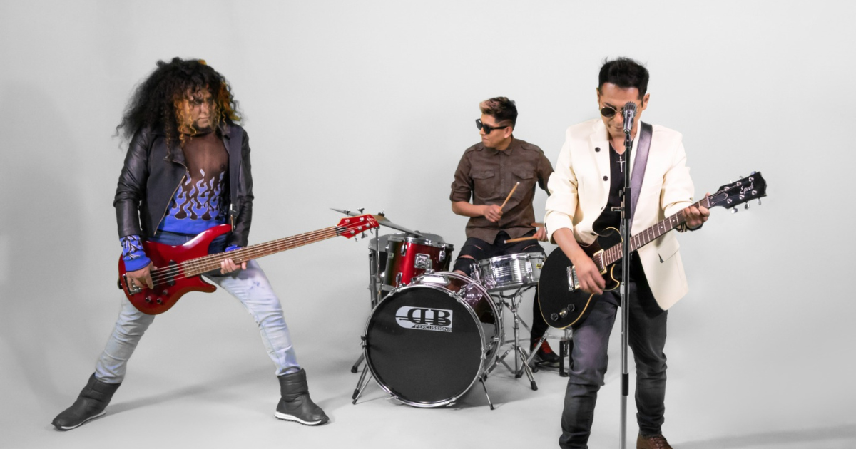 ¡Harto feeling peuano!: Motteros y Uchpa revalorizan el quechua en “Corazón Contento”