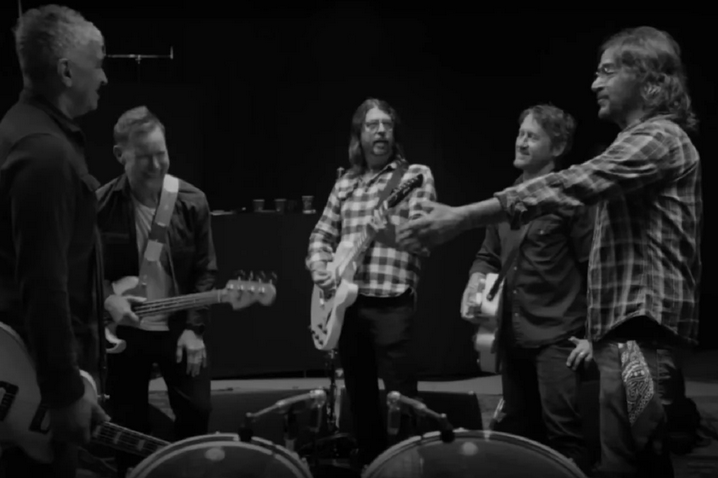 Foo Fighters anuncia a su nuevo baterista y estrena el sencillo <strong>“Nothing At All”</strong>
