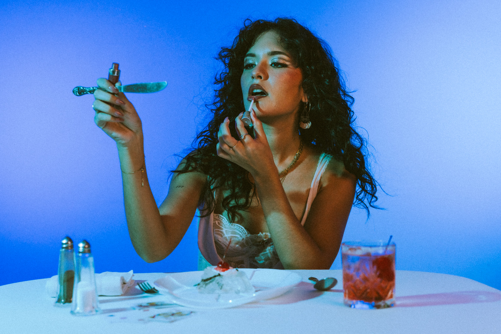 «Que me ames más» la nueva era de Kafi