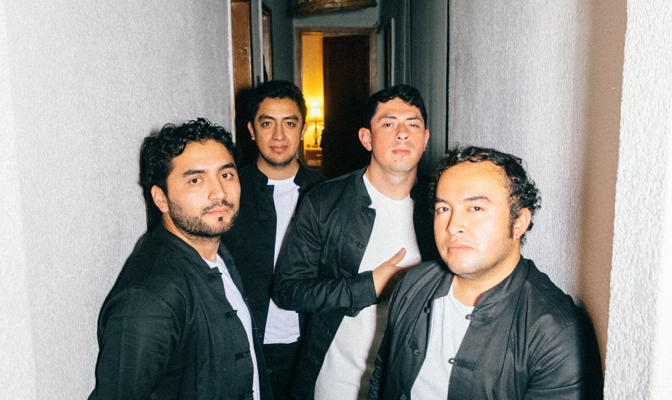 Corintia lanza el tema «Mírame» con un mensaje de superación.