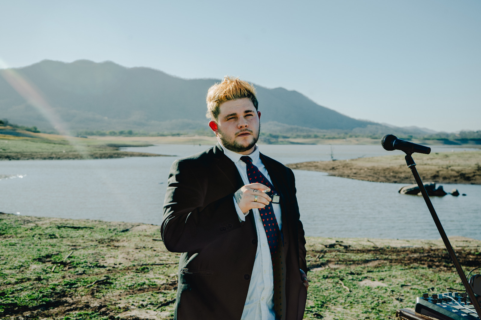 Chicano Wei presenta «Azul Platónico +», un viaje a través de colores y sonidos oníricos