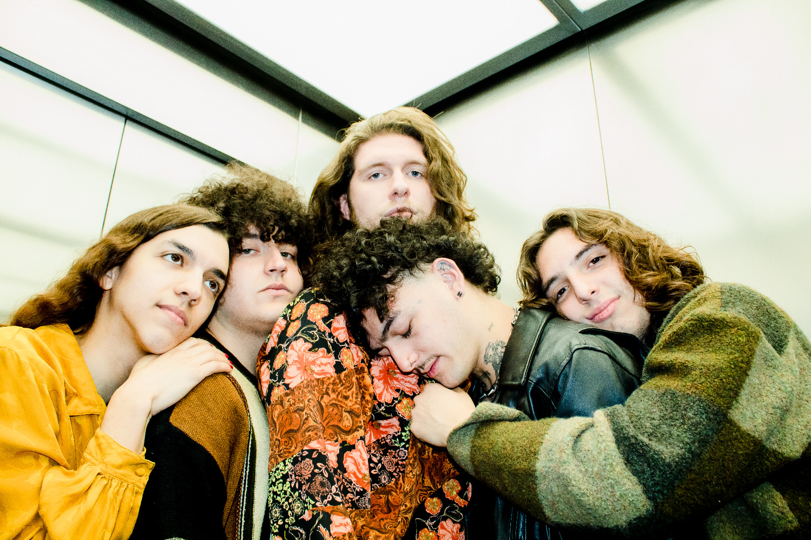 eflnte regresa con nueva música: «Cap. 1» (Mis Amigos y Yo), un EP demasido juguetón