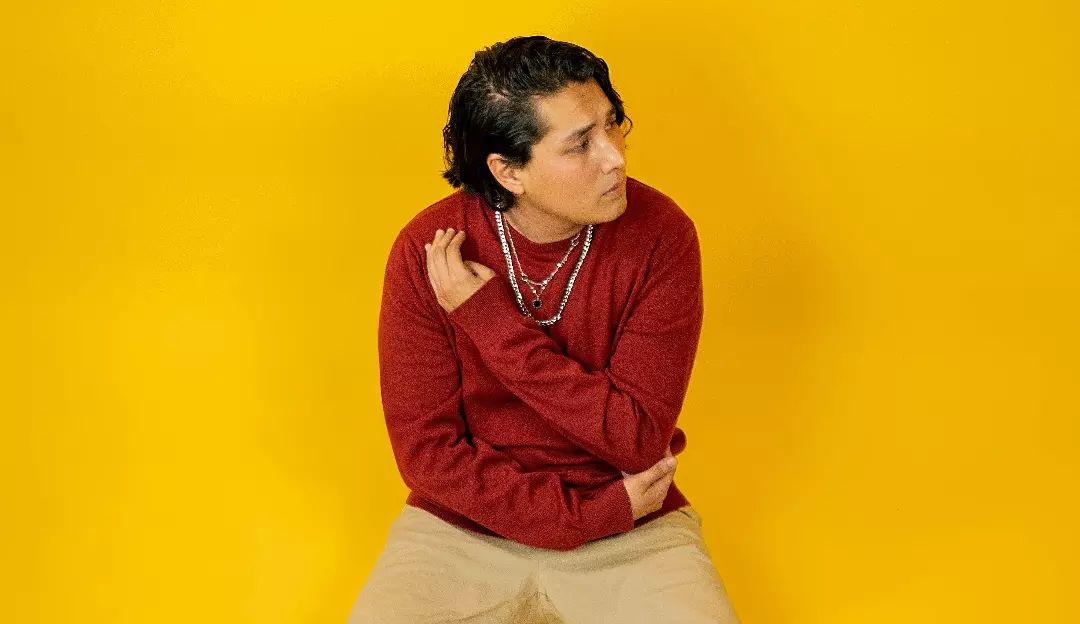 Ayrton Faz estrena su nuevo sencillo “Paraliza”: un pop eléctrico para dejar ir los miedo