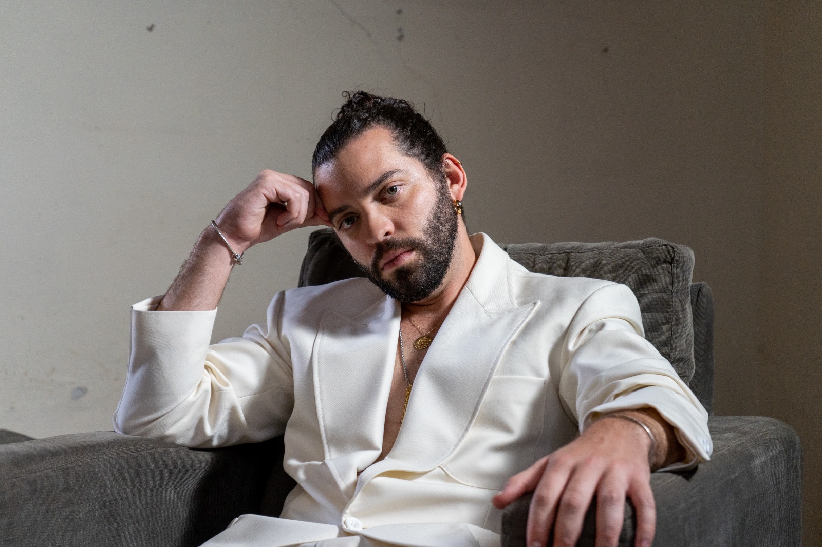 Un pop que reiniciará la vida: Claudio Trejo presenta “Vuelve”