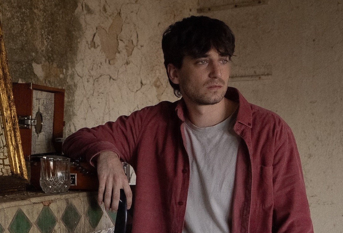 Ivancho le canta al amor y a la nostalgia en su nuevo sencillo <strong>‘Eternos’</strong>