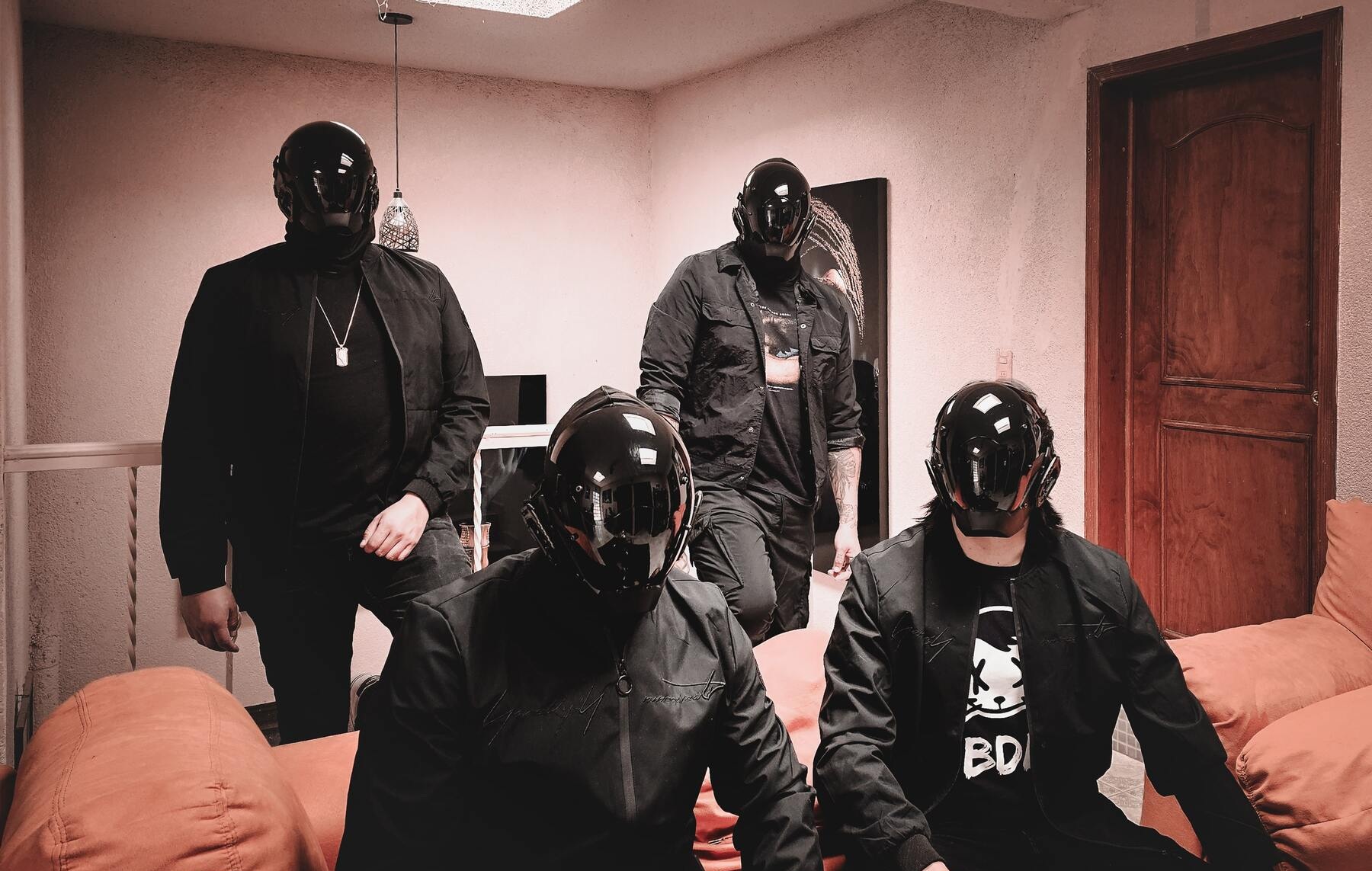 Banda de Belgas nos enfrenta a la fragilidad del amor en «Intactos»