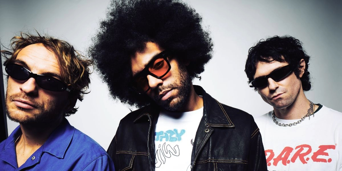 Casablanca Drivers lanza <em>Tabloid</em>: sátira pop para bailar el caos del mundo