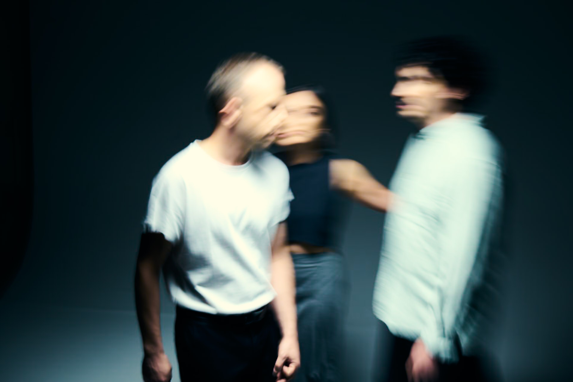 <strong>Un mar de sintetizadores y emociones: Chicarica lanza <em>Invierno en la playa</em></strong>