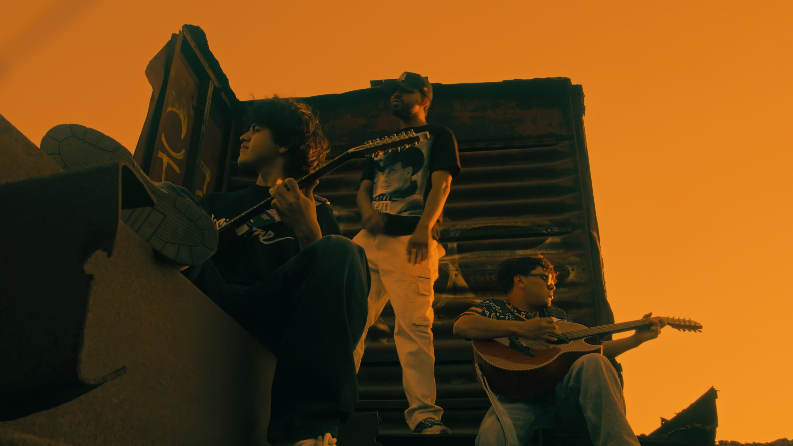 Billy Manhattan y YNG NAZ lanzan <em>El Mundo se Va a Acabar</em>: sierreño alternativo para tiempos inciertos