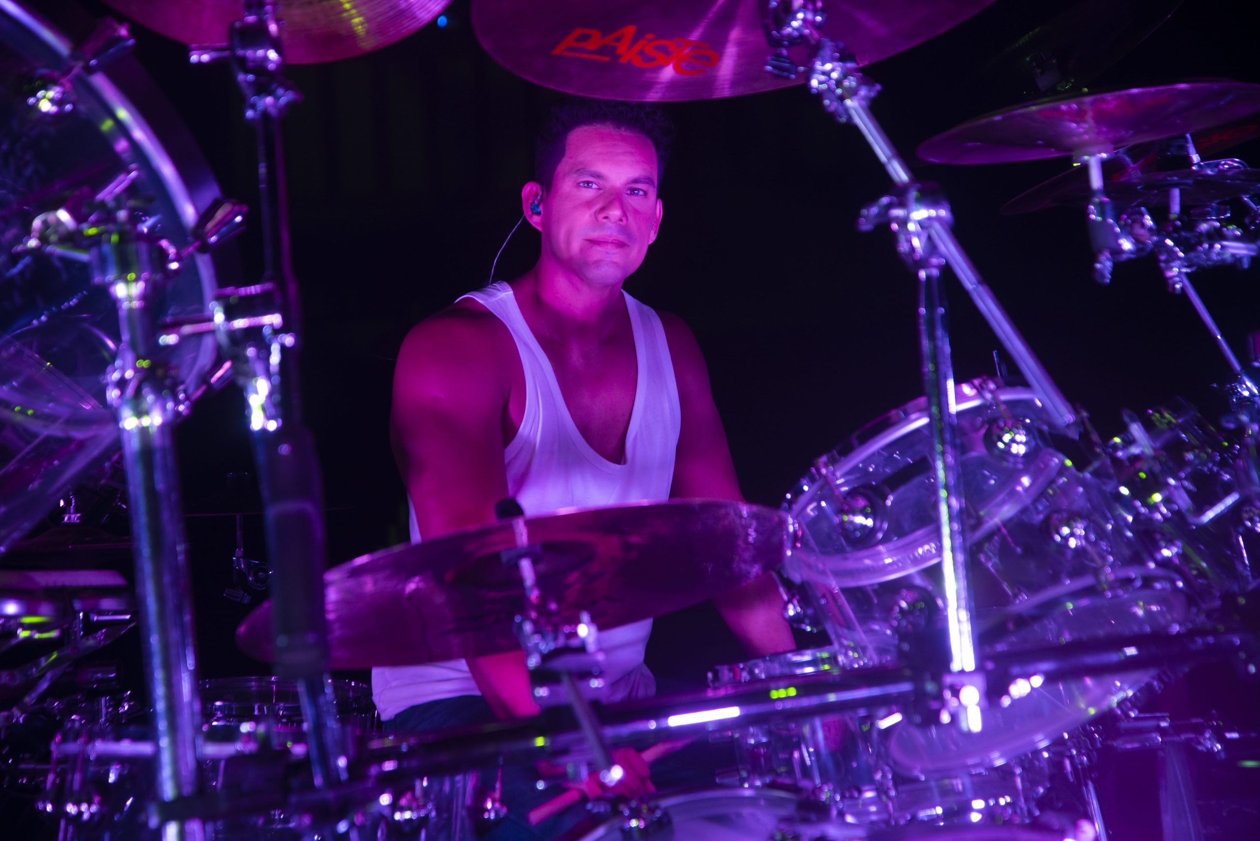 Billy Cueva cumple un sueño de una década con su nuevo sencillo “Ven que Moriré”