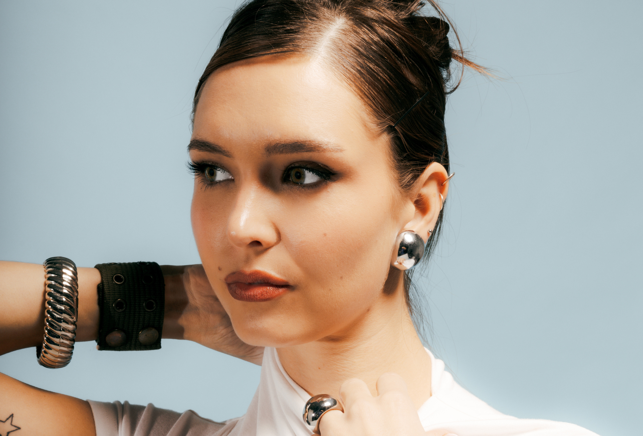 Katie Tupper presenta “Right Hand Man”