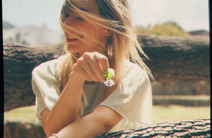 Vivir el presente sin prisas: un acercamiento a la trayectoria de Zaira Jabnell | Entrevista