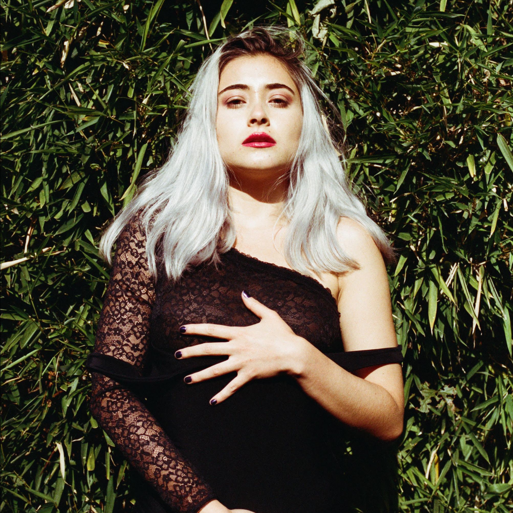 Priscila Félix lanza su sencillo UP & UP feat. Reggii inspirada en el significado de la carta del Tarot El Juicio.