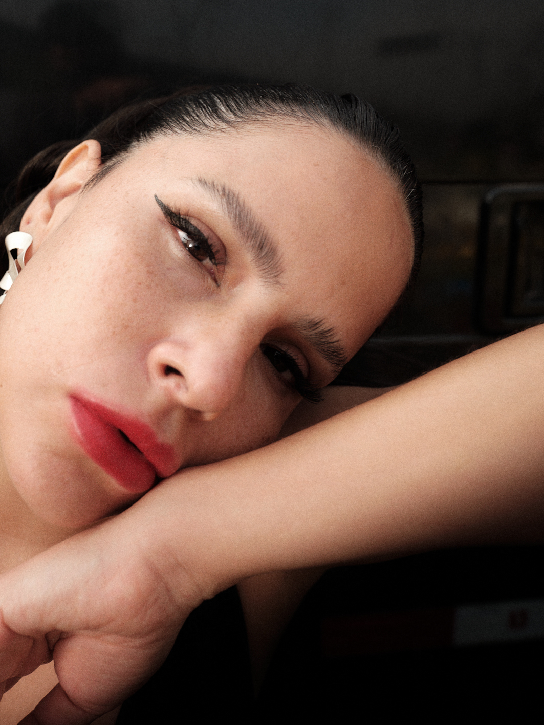 Sofia Kourtesis presenta «Estación Esperanza» ft. Manu Chao