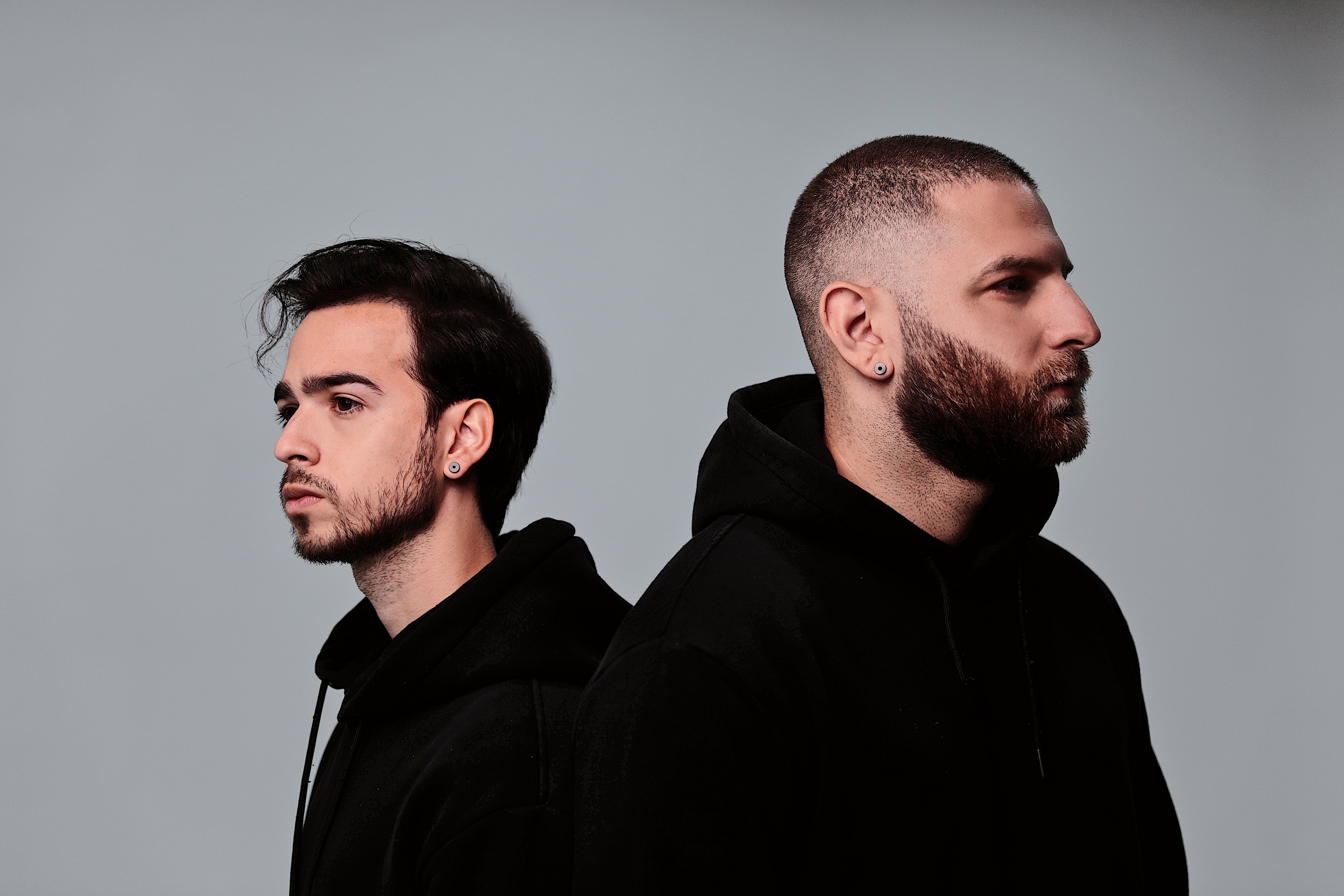 PUBLIC BY TWO ESTRENA EL VIDEO DE SU SENCILLO «LEAL»