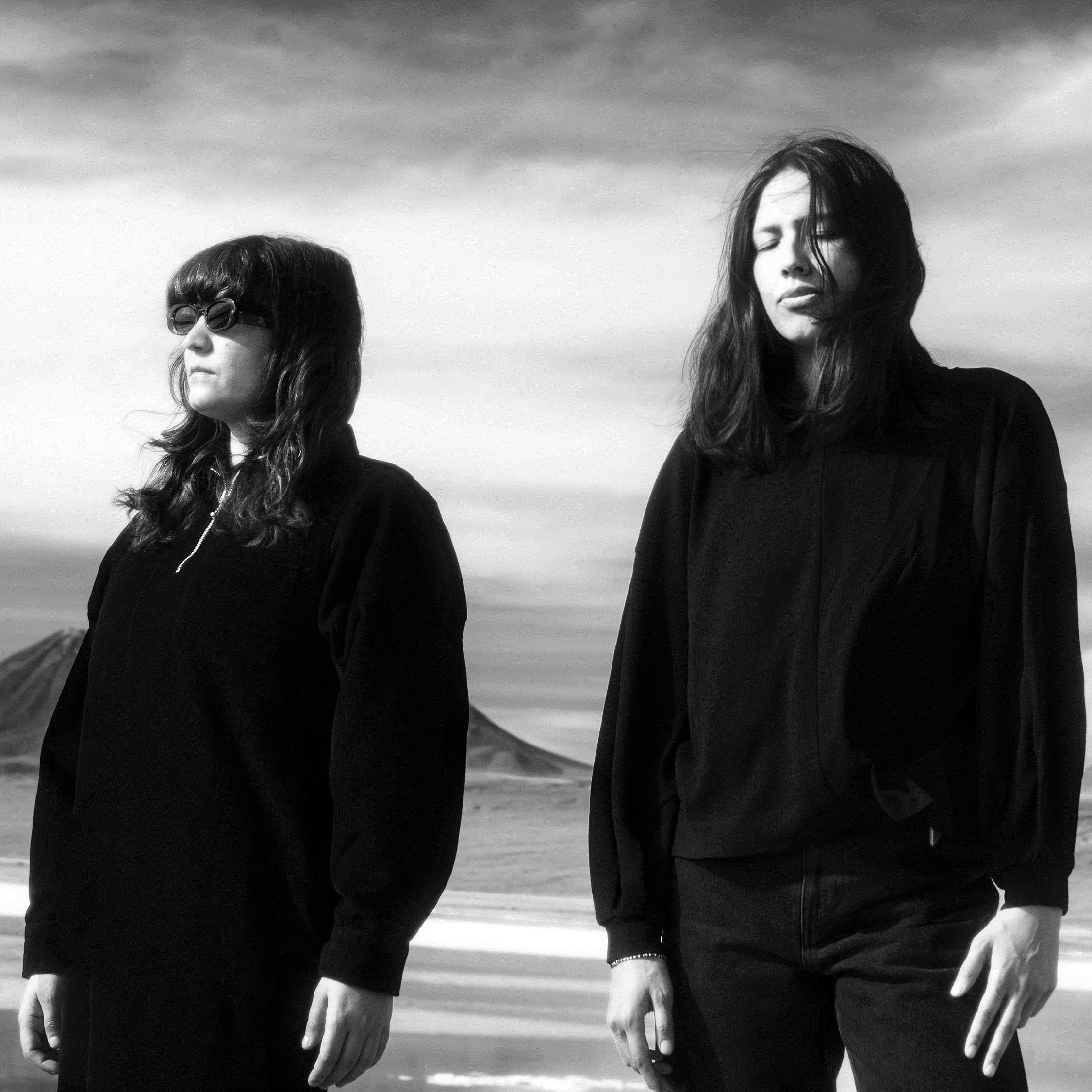 Marineros revela nuevo adelanto de su próximo disco y estrena sencillo inspirado en Juan Gabriel: escucha «Loco»