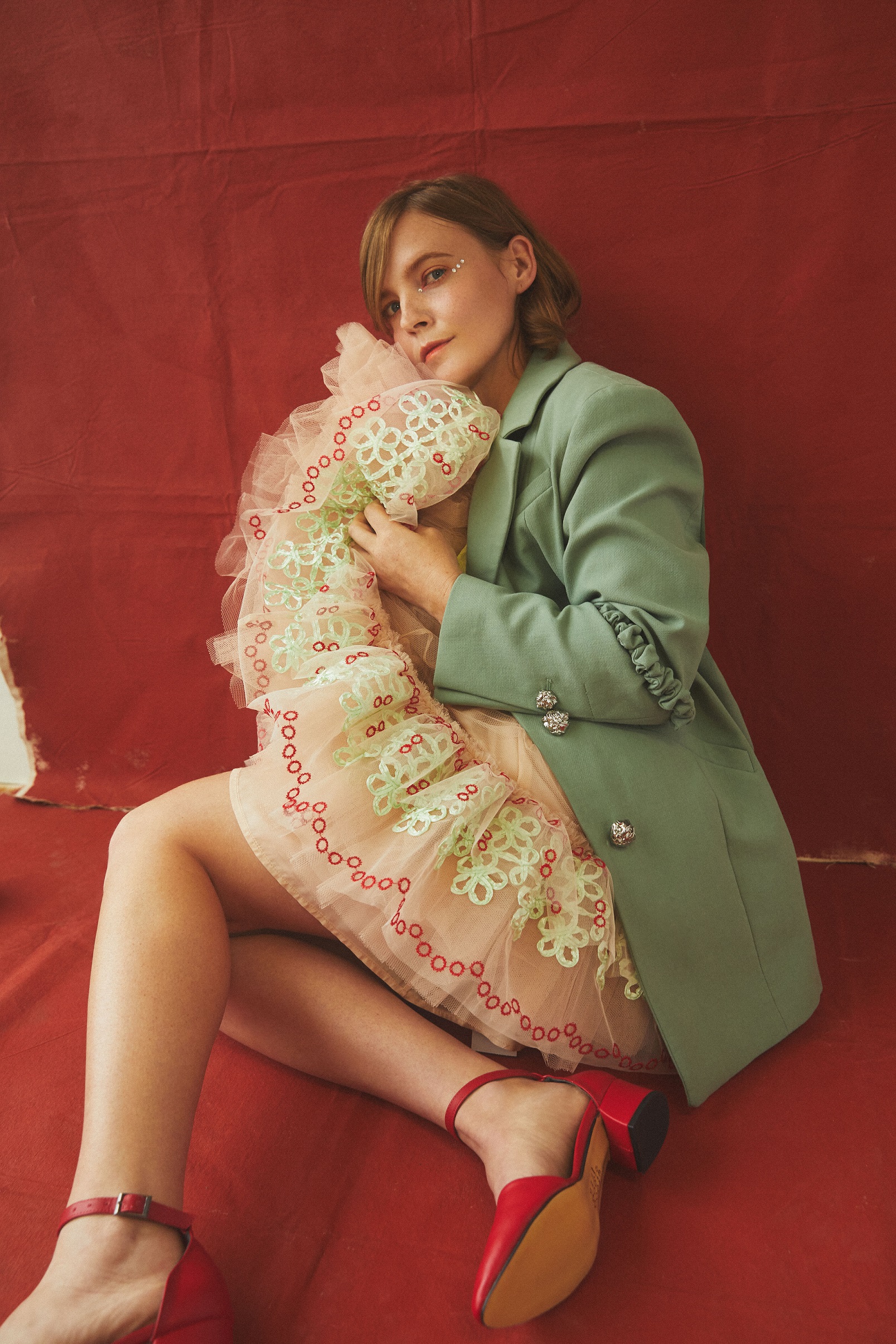 Courtney Marie Andrews busca una conexión intergaláctica en su nueva canción: «Satellite»