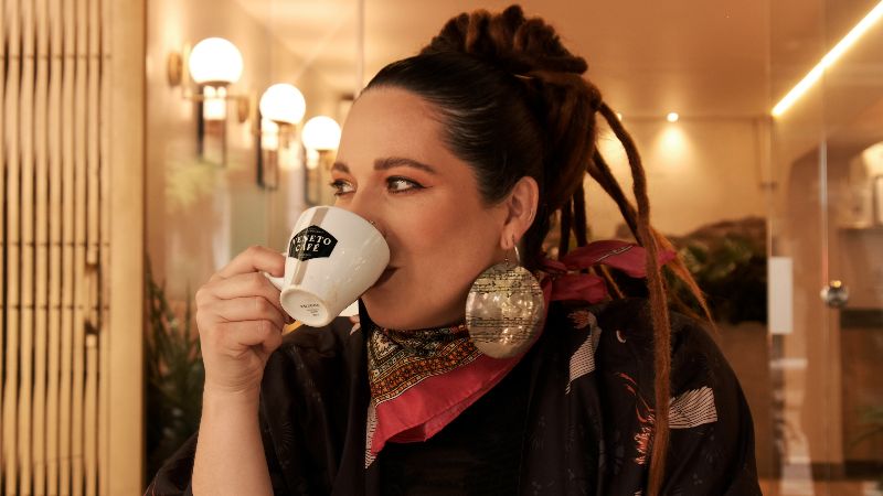 No te pierdas «Rumbo» el nuevo sencillo de Nella Zola