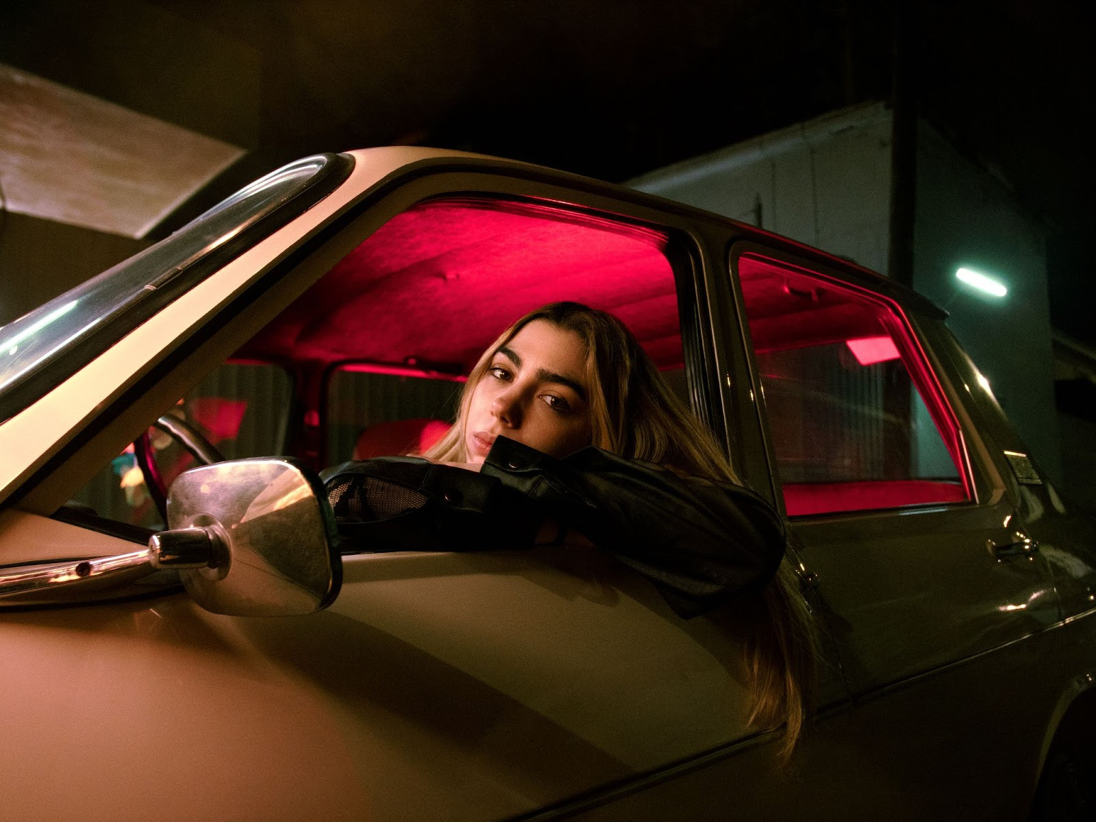 Escucha «Odiarte» el nuevo sencillo de Ivana