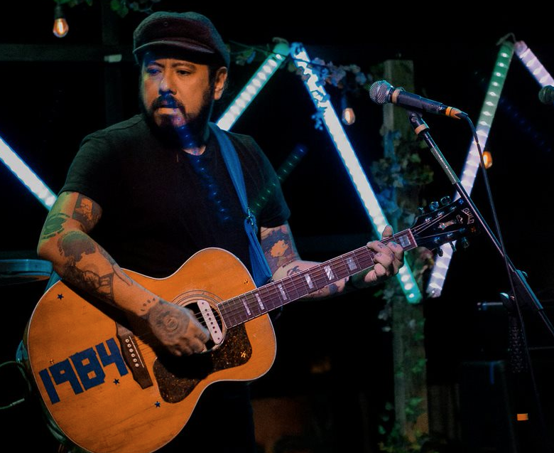 Una noche de canciones tristes con Sad Saturno en Saltillo