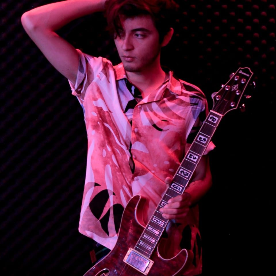 EZRA LARZ, el inicio de una estrella