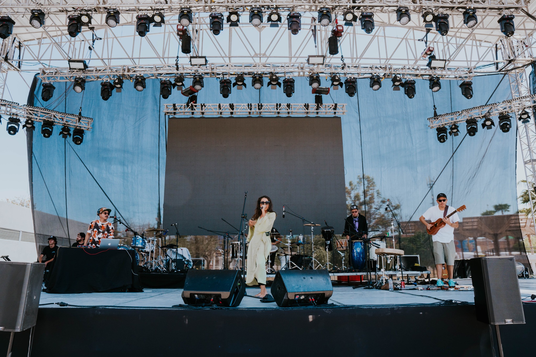 RENEE MOOI ESTRENA SENCILLO «MINIMALISTA»