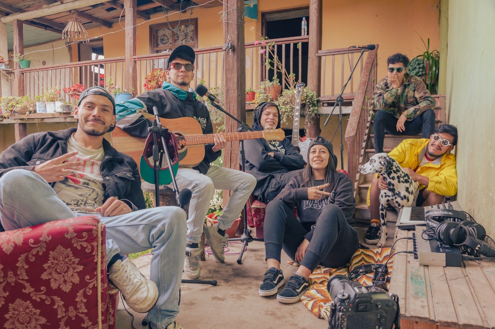 Isla de Perros lanza su disco homónimo: Un trabajo de crítica social introspectiva