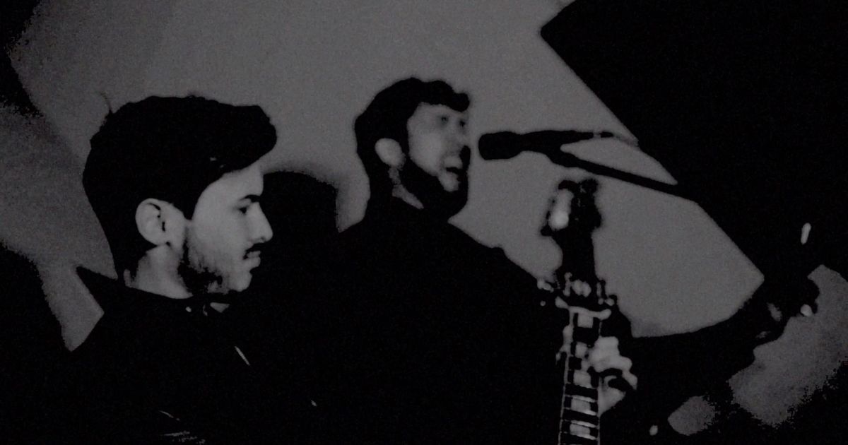 Andrés Otárola nos guía con ‘Luz Artificial'»