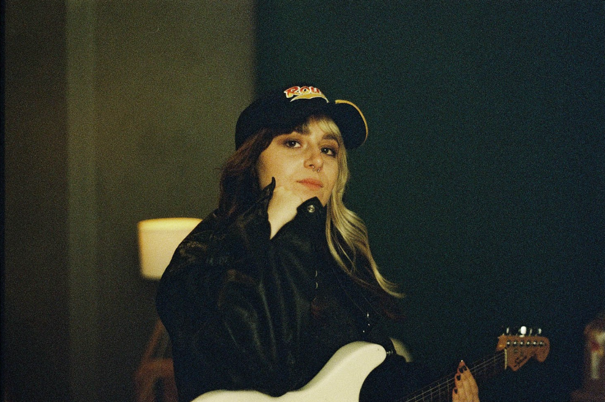 UNA CANCIÓN PARA LA RUPTURA: “BAD FRIEND” LO NUEVO DE ADRIANAH