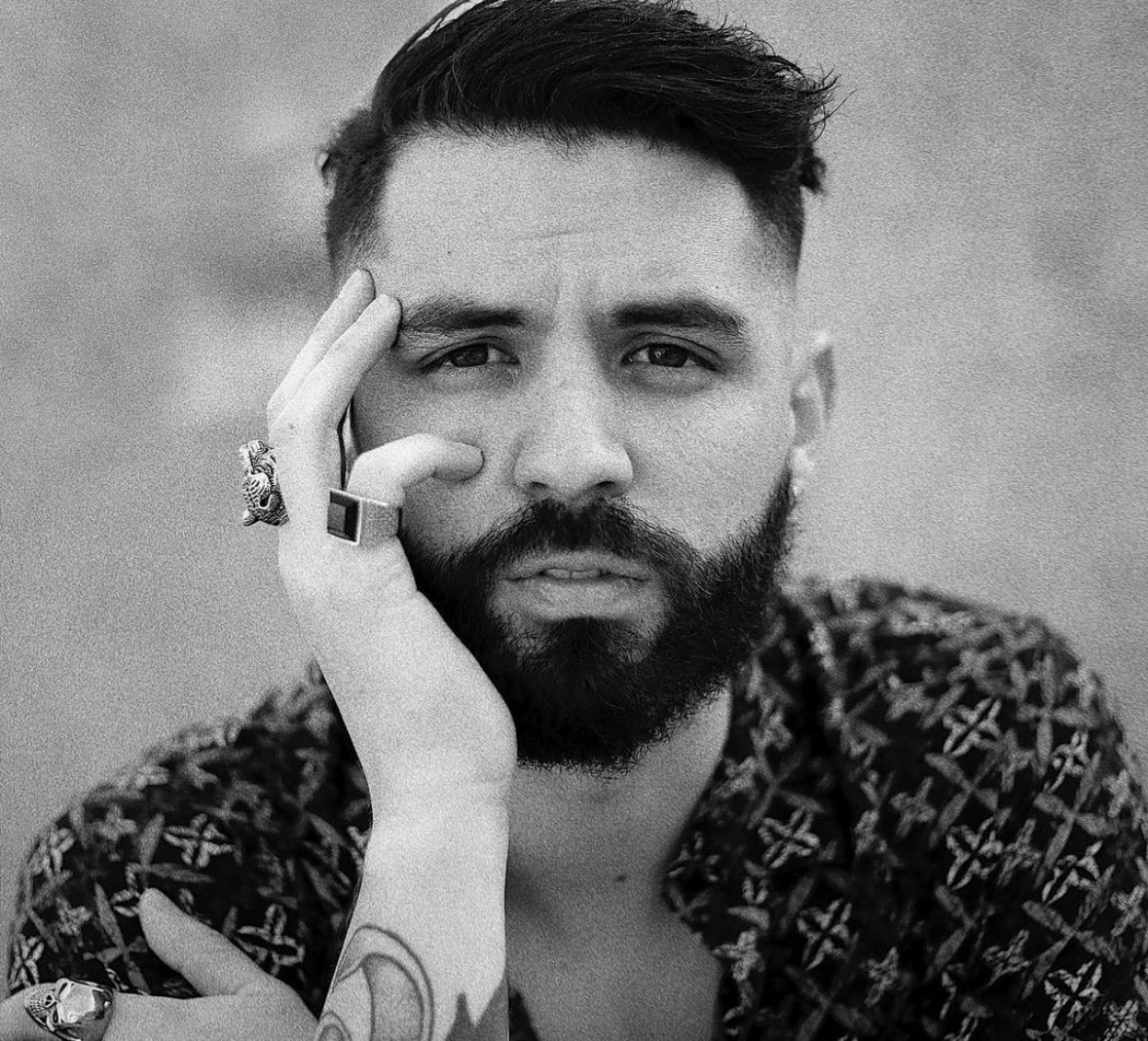 <strong>Jos Alejandre regresa a la escena del folklore pop con “Huella”</strong>