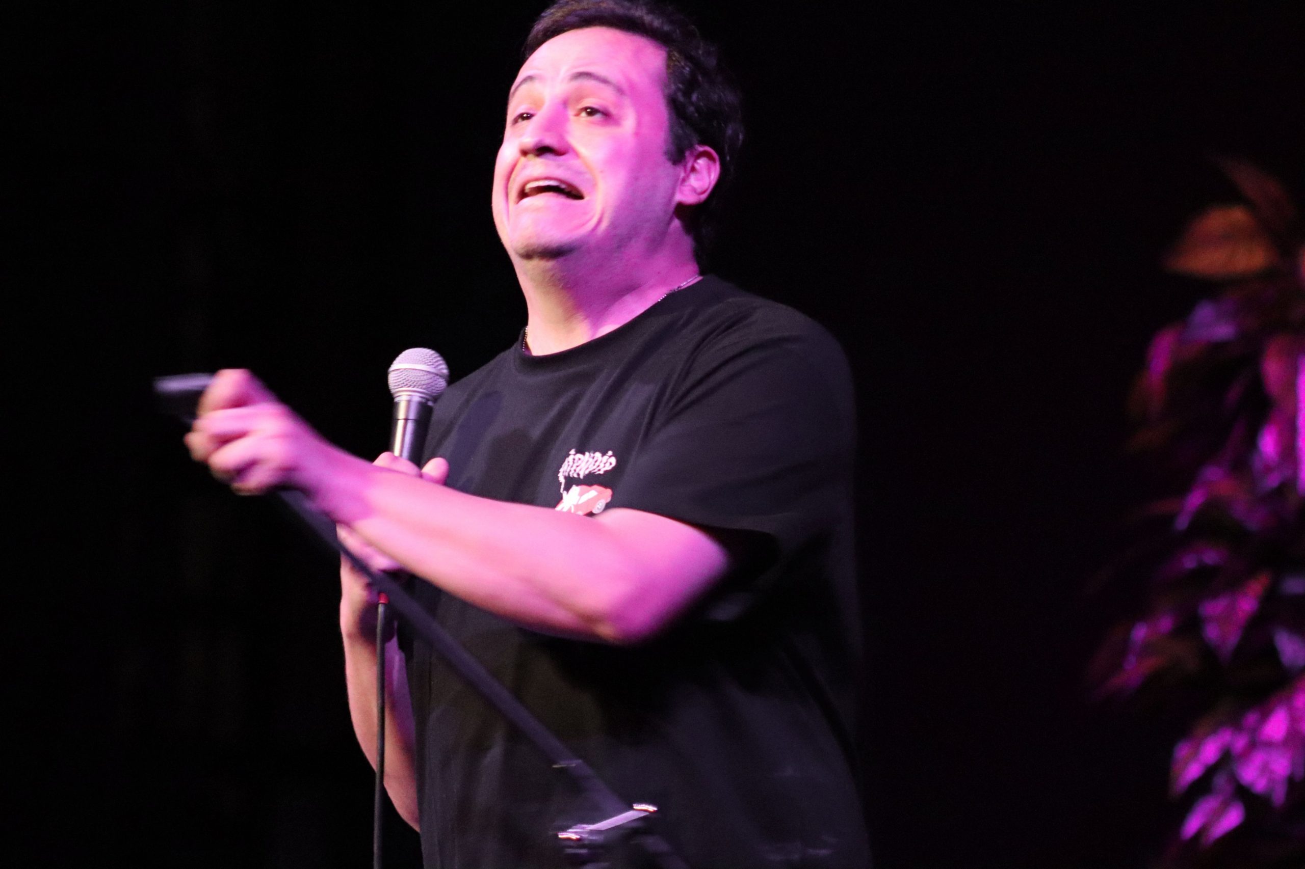 Presenta Richie O’Farrill su «falacia» en el Teatro Isauro Martínez