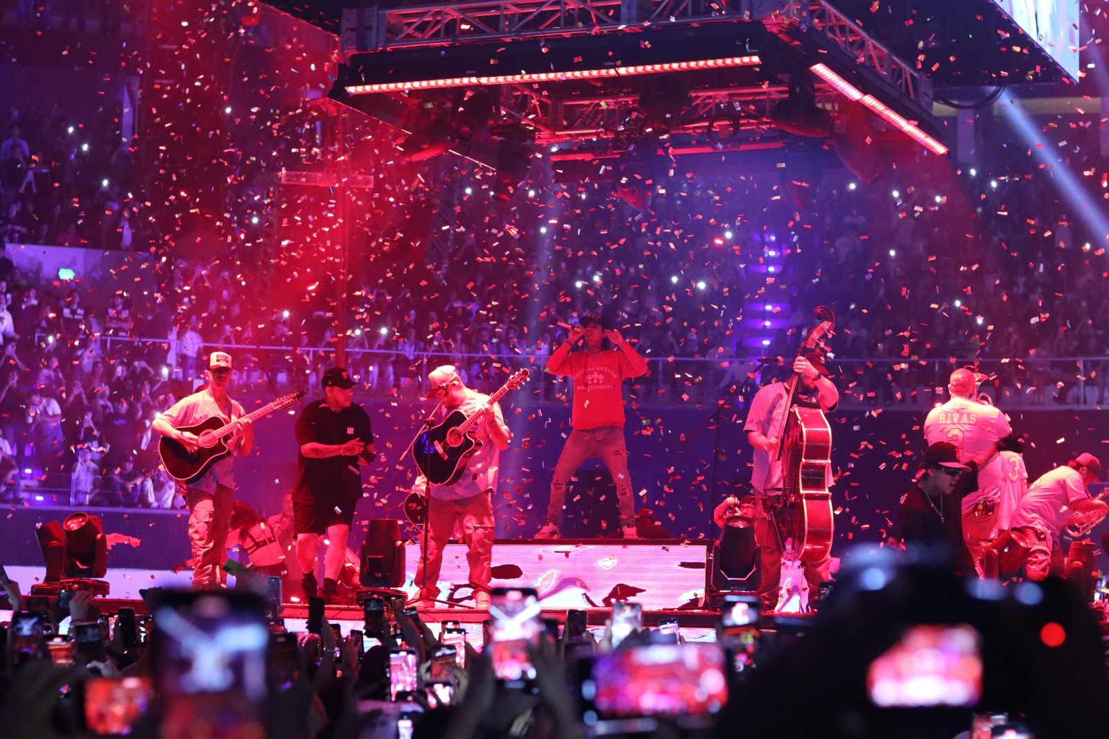 Natanael Cano enciende el Coliseo Centenario en su Tumbado Tour 2024