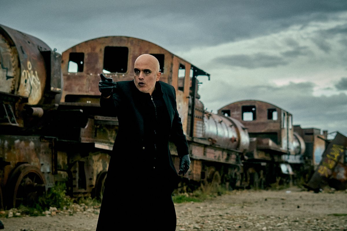 “Sedimento”, el desgarro contenido de Carlos Compson toma forma visual en el salar de Uyuni