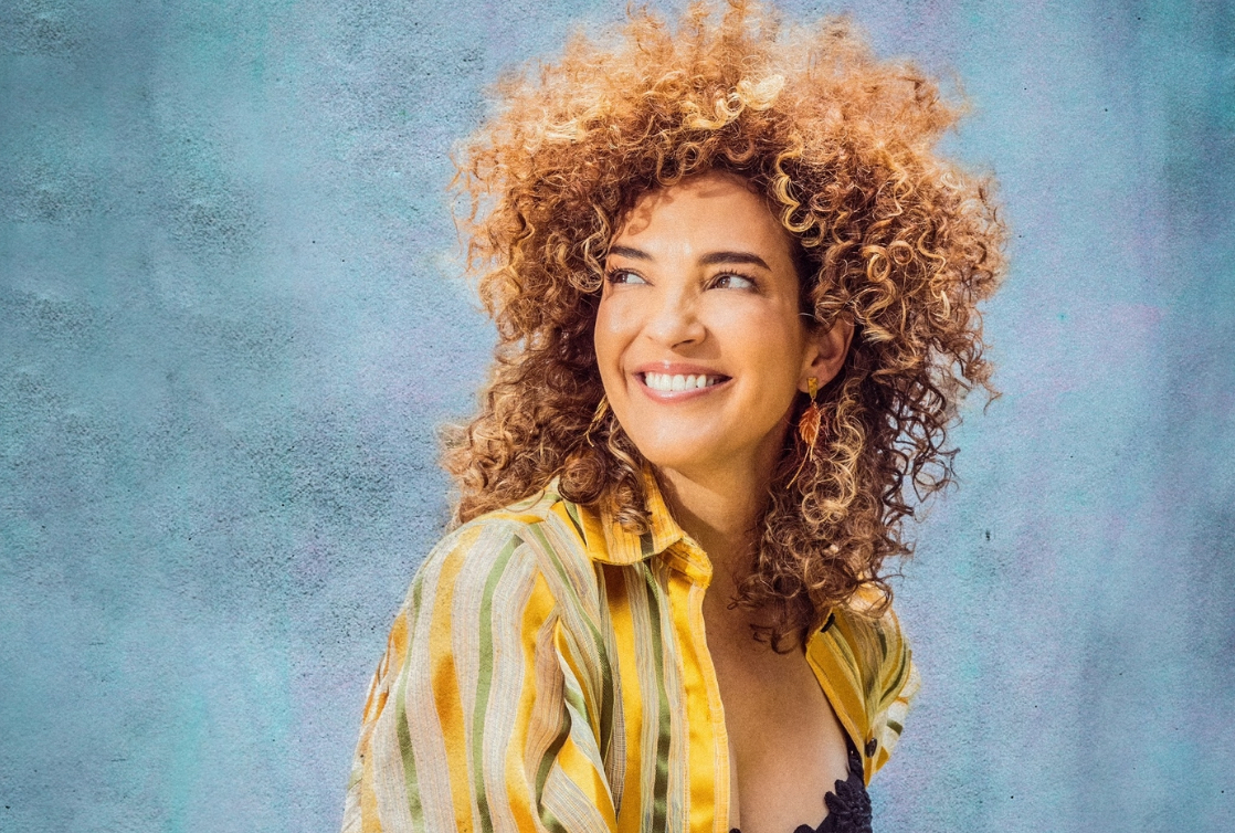 Encuentro íntimo en el tejedor con la música vibrante de Inés Gaviria | ENTREVISTA