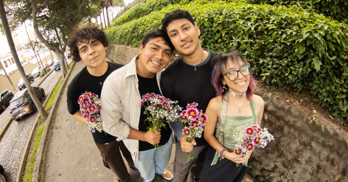 “FLORES”: el himno del desamor ingenuo según la banda peruana Marsupials