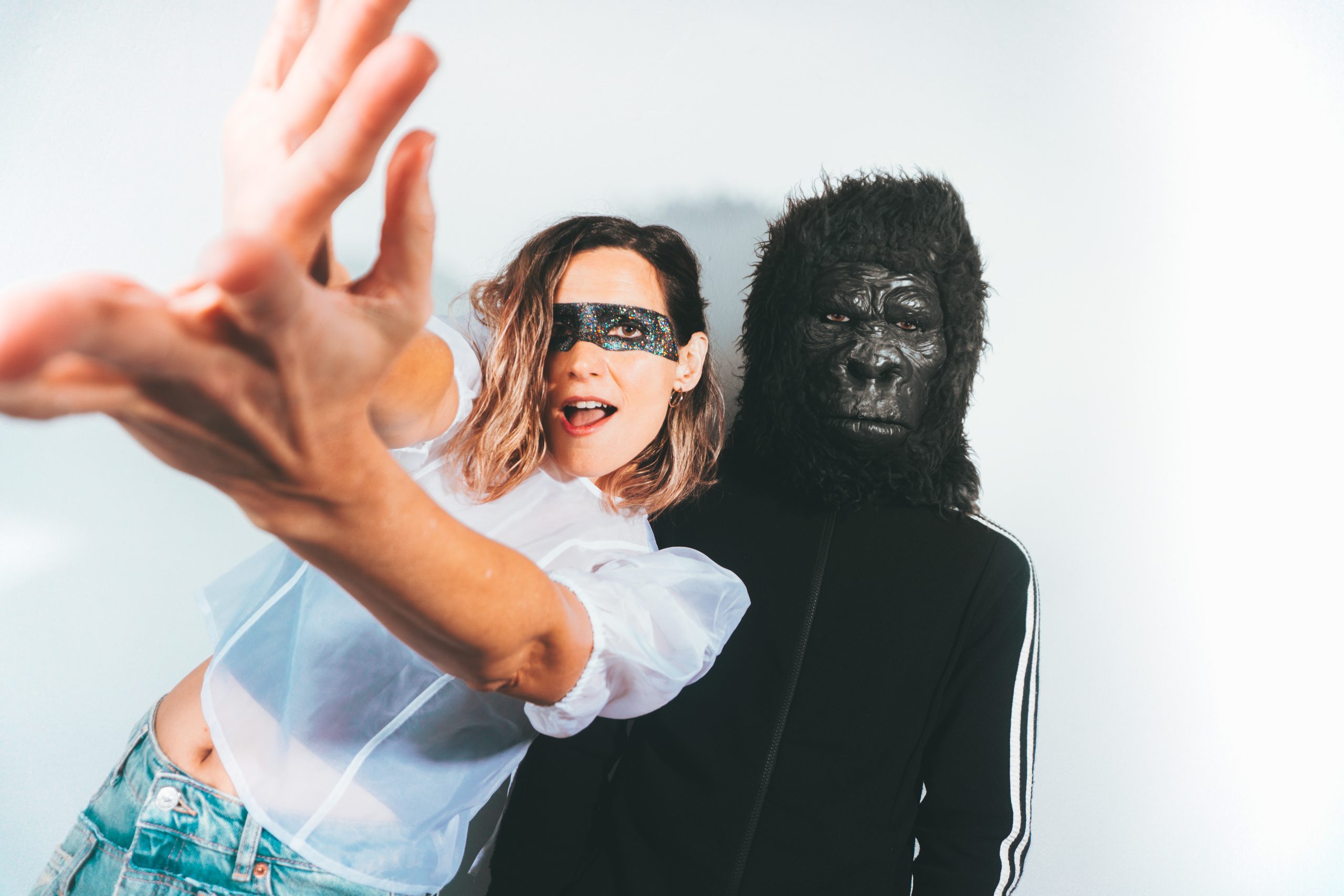 ELYELLA ponen el foco en lo esencial con «Lo más importante»