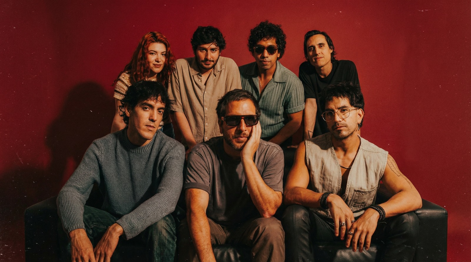 La banda peruana Autobús inaugura su etapa más luminosa con «Divina canción», primer adelanto de un nuevo disco