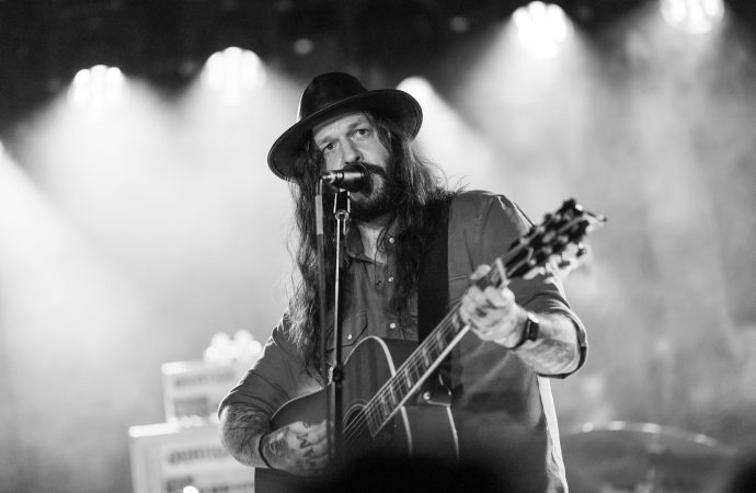 Escucha «Passage», el nuevo álbum de Shawn James en Foro Indie Rocks!